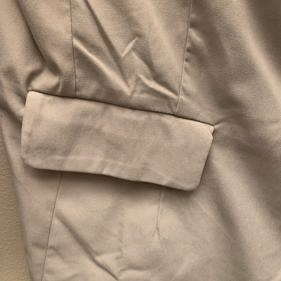 SOLD ✅ Grey Lightweight Jacket - NWOT - L - Picture 6 of 10